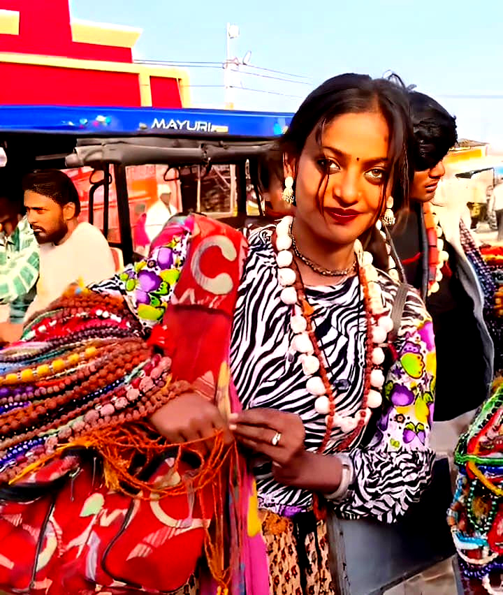 2025 Kumbha Mela viral girl Monalisa 2 Monalisa mela